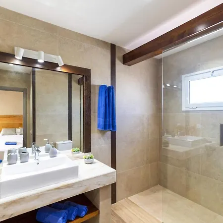 Villa Olivina 1 By *